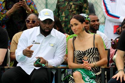 Meghan Markle durante un partido de voleibol en Nigeria