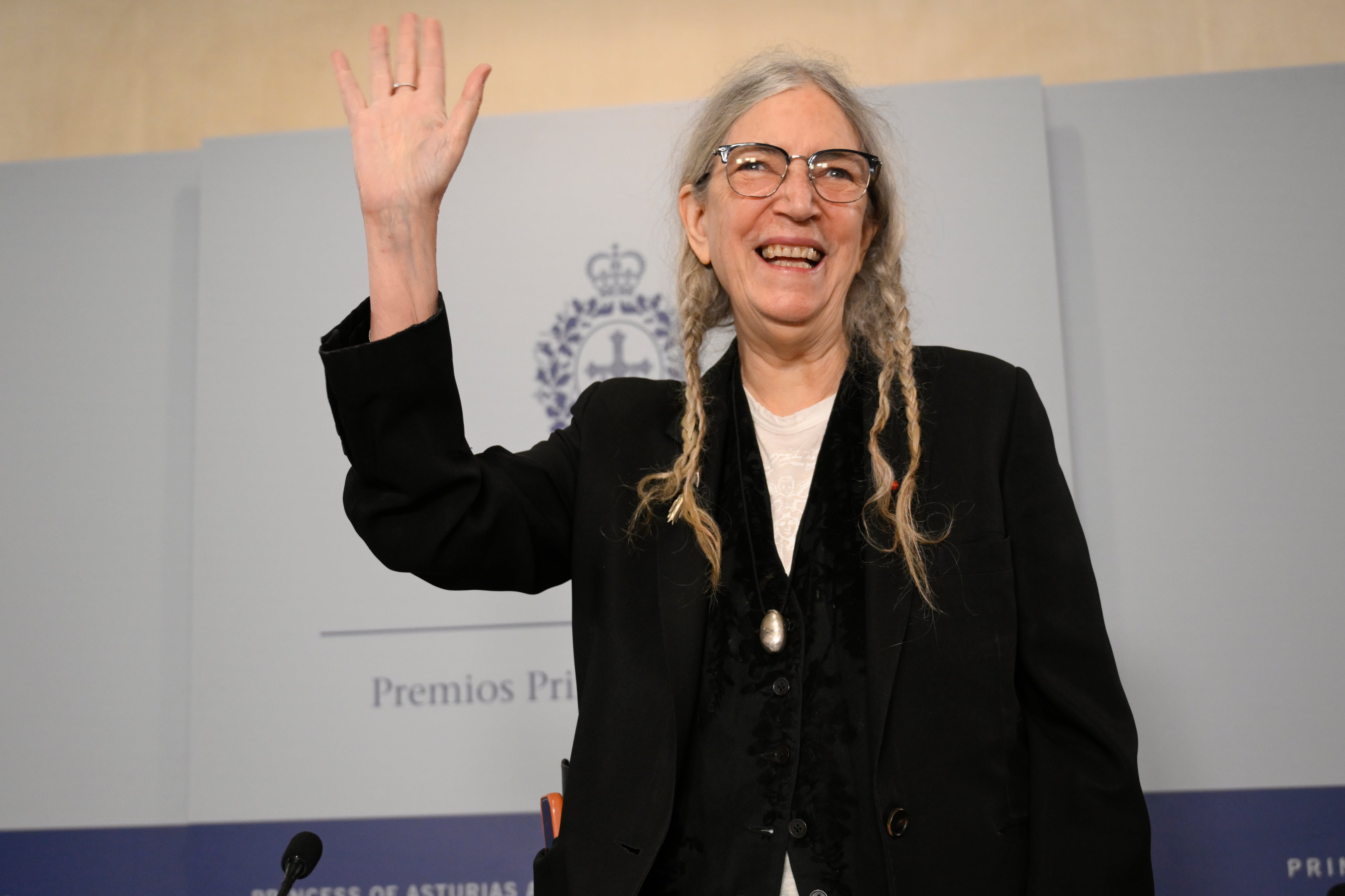 Patti Smith llama a los ciudadanos a levantarse y “usar su poder” contra “el liderazgo deplorable” de Trump