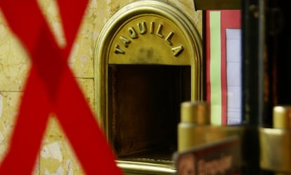 The ticket office maintains the feel of an old-time Madrid cinema experience.