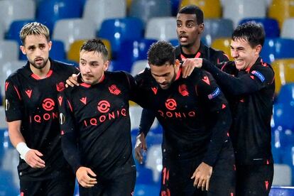 Los jugadores de la Real celebran el gol de William José este jueves ante el Nápoles en la Liga Europa.