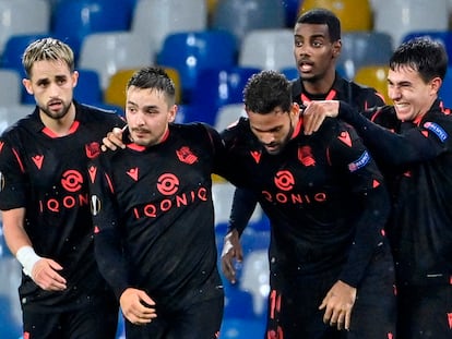 Los jugadores de la Real celebran el gol de William José este jueves ante el Nápoles en la Liga Europa.