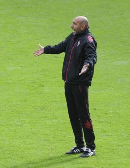 Alberto se lamenta, en un entrenamiento del Sporting.