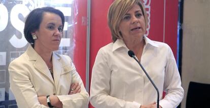 La vicesecretaria general del PSOE, Elena Valenciano, junto a la secretaria federal de Igualdad, Purificación Causapié.