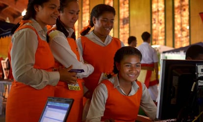 Estudiantes del Tailulu College de Tonga.