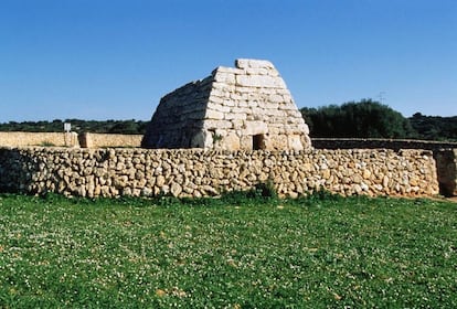 Monumento funerario Naveta des Tudons.