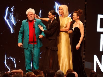 El director Pedro Almodóvar recibe el Feroz de Honor en la ceremonia de entrega de la décima edición de los Premios Feroz.