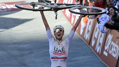 Tadej Pogacar, vencedor de las Strade Bianche en marzo pasado, su última victoria italiana.