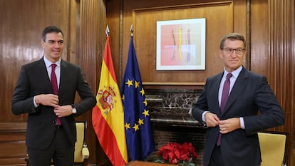 Pedro Sánchez y Alberto Núñez Feijóo, en la última reunión que mantuvieron en diciembre de 2023 en el Congreso de los Diputados.