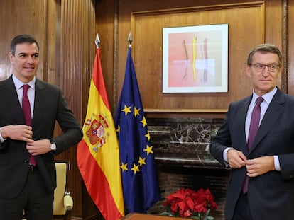 Reunión entre el Presidente del Gobierno, Pedro Sánchez y el lider de la oposición (PP), Alberto Núñez Feijóo, en el Congreso de los Diputados el pasado diciembre.