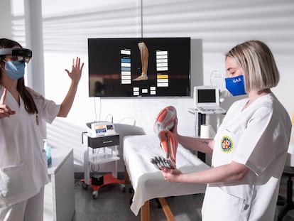 La Universidad Alfonso X el Sabio cuenta con el Hospital Virtual de Simulación, donde los estudiantes se forman con prestigiosos especialistas y utilizan herramientas de última generación.