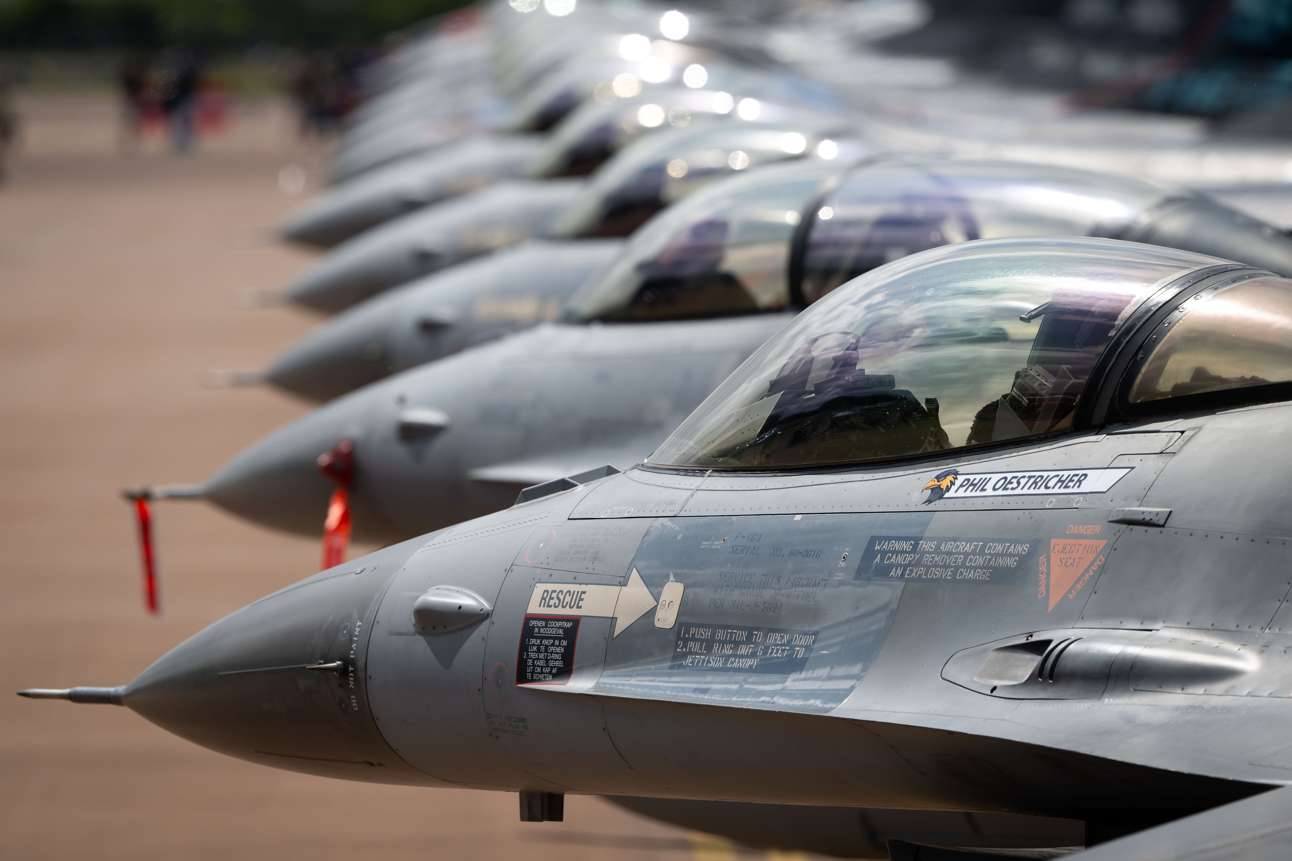 Aviones caza F16 del Ejército británico. 