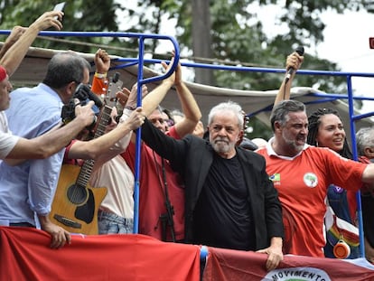 Lula discursa a apoiadores em São Bernardo do Campo, na Grande SP.
