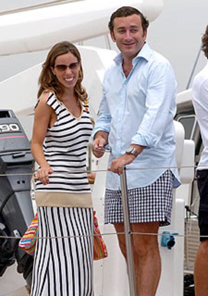 Ana Aznar y Alejandro Agag, en el barco de Abel Matutes, anclado en Ibiza.