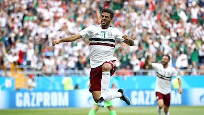 Carlos Vela celebra su último gol con la selección mexicana en el Mundial de Rusia 2018.