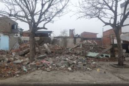 Casa destruida por los vecinos en el barrio Ludueña, donde se comercializa droga.