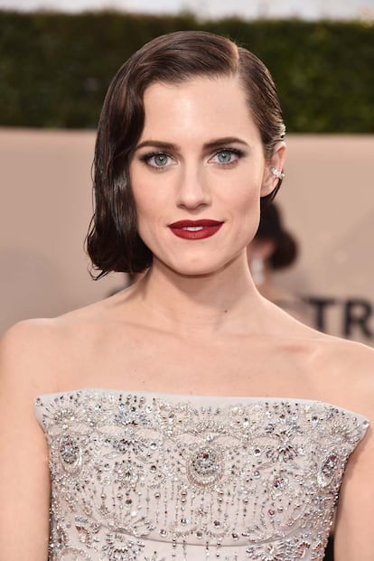 Allison Williams se decantó por un semirecogido con ondas y, por supuesto, efecto mojado en la alfombra roja de los SAG.