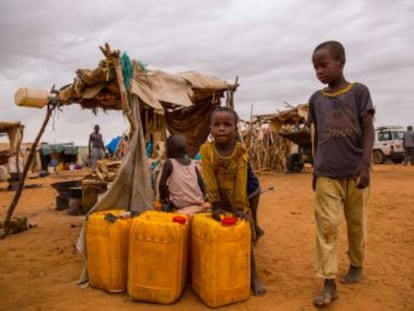 Cinco años llevan más de 51.000 malienses refugiados en el campo de Mberra en tierras mauritanas. ACH se afana por garantizar agua y saneamiento en una crisis prolongada como esta