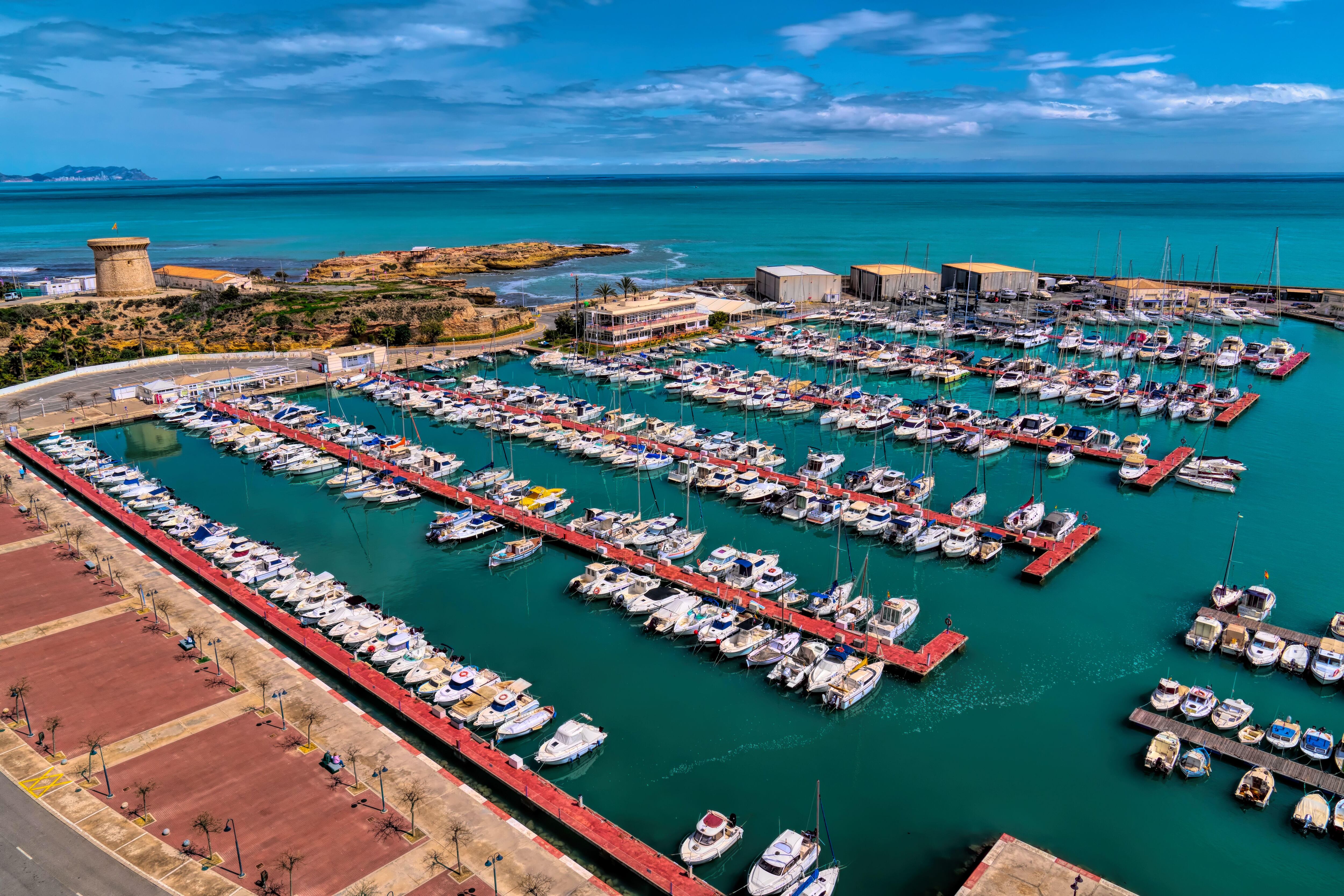 El puerto de El Campello (Alicante).