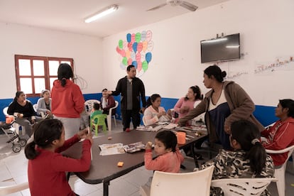 Actividades con las familias Wichi en la sede Fundación Pata Pila, Dragones, en Salta, Argentina.