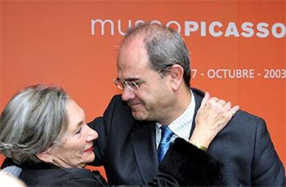 El presidente de la Junta, Manuel Chaves, junto a Christine Ruiz Picasso, presentan hoy el Museo Picasso Málaga.