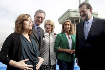 Soraya S&aacute;enz de Santamar&iacute;a, antes de dar a luz, junto a Alberto Ruiz Gallard&oacute;n, Esperanza Aguirre, Ana Mato y Mariano Rajoy.- 