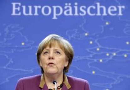 La canciller alemana, Angela Merkel, durante una rueda de prensa celebrada al finalizar la Cumbre de la Unión Europea celebrada en Bruselas (Bélgica).