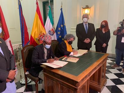 Acto de hermanamiento entre entre Cáceres y la Fundación Lumbini.