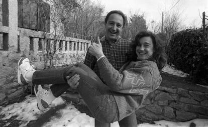 Paquito y Blanca Fernández Ochoa, en su casa de Cercedilla el 23 de diciembre de 1990.