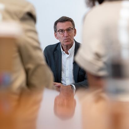 El presidente del Partido Popular, Alberto Núñez Feijóo, durante una entrevista para Europa Press, en la sede del PP gallego, a 18 de agosto de 2022, en Santiago de Compostela, A Coruña, Galicia (España). Feijóo fue presidente de la Junta de Galicia desde 2009 hasta 2022. En la actualidad ostenta el cargo del líder del PP y es candidato con el partido a la Presidencia del Gobierno de España.
19 AGOSTO 2022;FEIJOO;ESPAÑA;ENTREVISTA;NUÑEZ FEIJOO
César Arxina   / Europa Press
18/08/2022