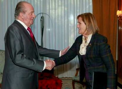 El rey Juan Carlos I recibe en el Palacio de la Zarzuela a la presidenta del Parlamento de Cataluña, Núria de Gispert.