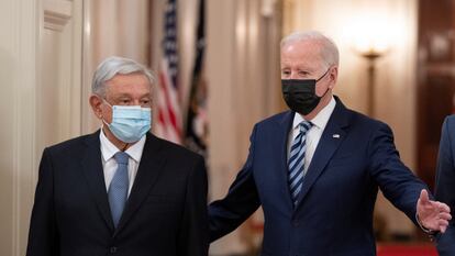 Mexican President Andrés Manuel Lopéz Obrador (l) and US President Joe Biden.