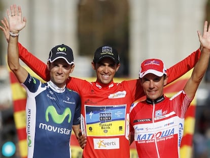 Contador, flanqueado por Valverde y Purito.