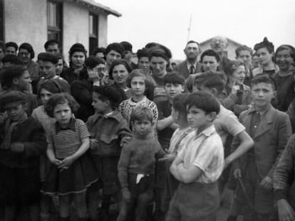 Un grupo de internos en el campo francés de Rivesaltes en 1941.