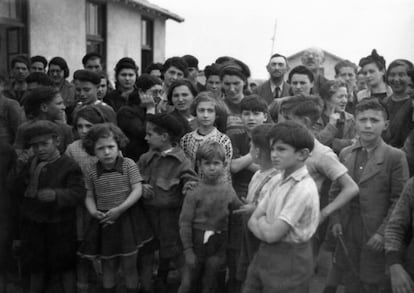 Un grupo de internos en el campo francés de Rivesaltes en 1941.