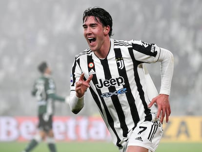 Dusan Vlahovic, el fichaje más caro (80 millones de eueros) del último mercado invernal celebra su primer gol con la Juventus.