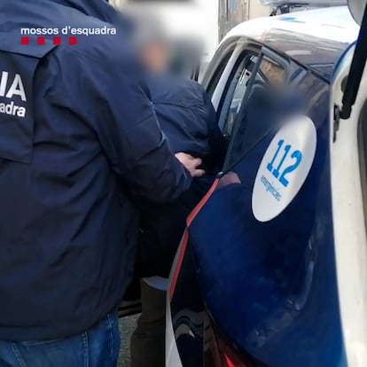 Detención del 'maestro iluminado', el supuesto líder de una secta en Barcelona.