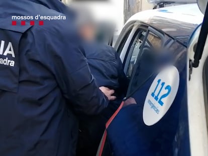 Detención del 'maestro iluminado', el supuesto líder de una secta en Barcelona.