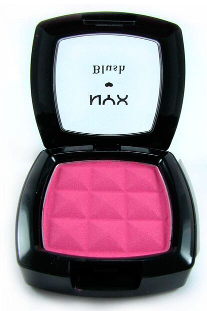 Colorete en polvo compacto de Nyx en rosa fuerte. Cuesta 3,50 euros.