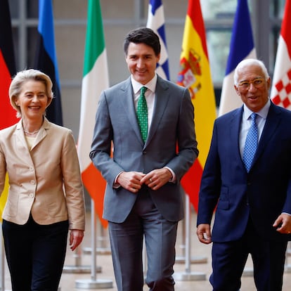 Canadian Prime Minister Justin Trudeau meets European Commission President Ursula von der Leyen and European Council President Antonio Costa in Brussels, Belgium February 12, 2025. REUTERS/Stephanie Lecocq