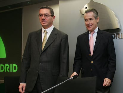 El alcalde de Madrid, Alberto Ruiz Gallardón (izquierda) y el presidente de Caja Madrid, Miguel Blesa.