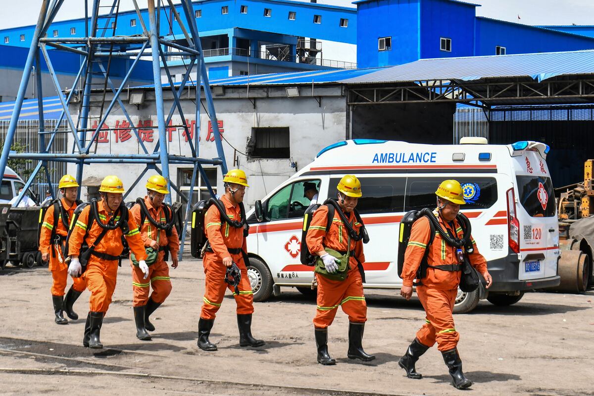 Explozie mortală într-o mină de cărbune din China: cel puțin 90 de morți