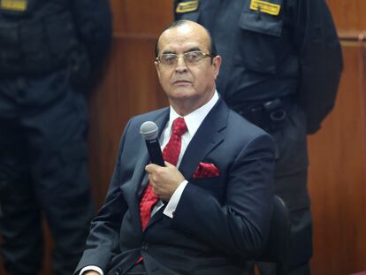 Peru's former spy chief Vladimiro Montesinos enters the courtroom for a session of former President Alberto Fujimori's trial at a police base in Lima, Peru, June 06, 2014.