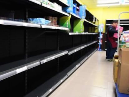 La fiebre compradora ha llegado a tal punto que el primer ministro de la isla ha pedido calma a los consumidores y garantizado el suministro