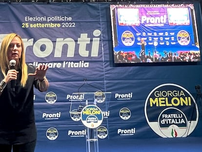 Giorgia Meloni, presidenta del partido de extrema derecha Hermanos de Italia, que lidera las encuestas para las elecciones italianas, durante un mitin en  L’Aquila, el miércoles.