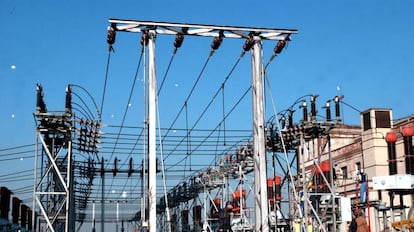 Imagen de un tendido eléctrico.