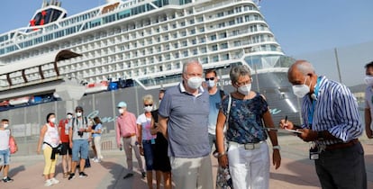 Vista del Mein Schiff 2, de TUI Cruises, el primero en llegar a un puerto español tras la pandemia.