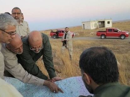 El jefe del Estado Mayor de Ir&aacute;n, general Mohamed Bagheri (izquierda), durante una visita a Siria en octubre.