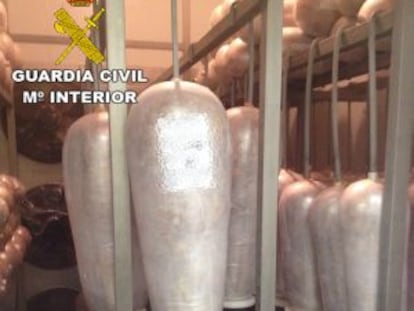 Kebab meat seized by the Civil Guard.