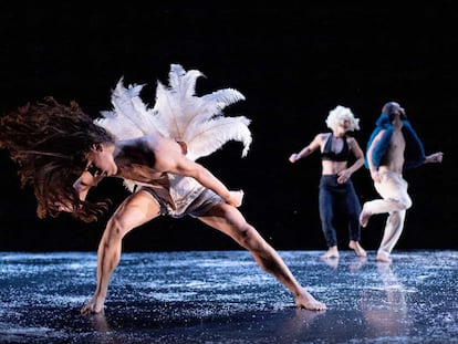 Escena de la obra Hamaika, del coreógrafo Igor Calonge, en el Teatro Cuarta Pared, de la compañía Cielo rasO.