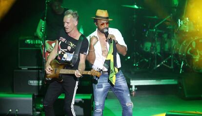 Sting y Shaggy, durante el concierto.